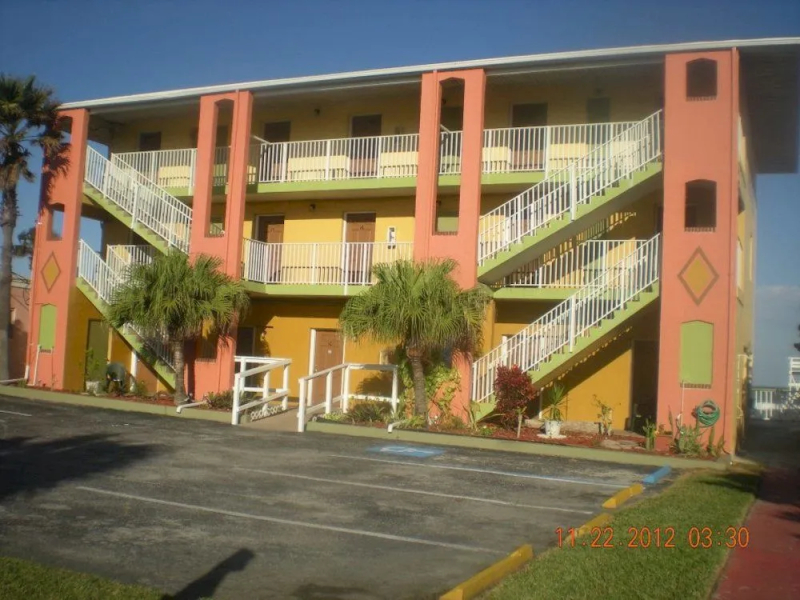 Beach House Motel