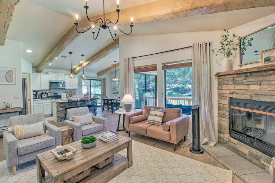Cabin Getaway w/ Game Room Near Rainbow Lake!
