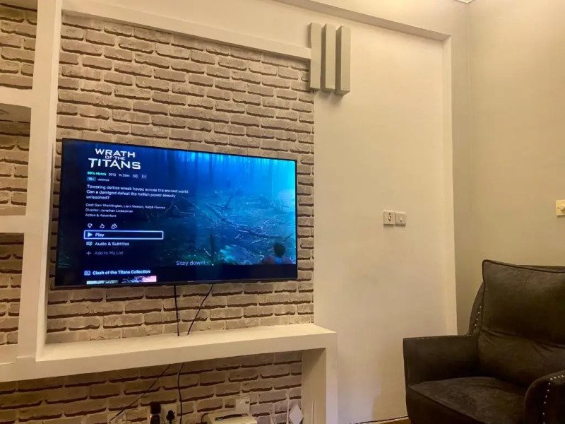 ROJO’s FULLY-FURNISHED 3-BEDROOM CONDO