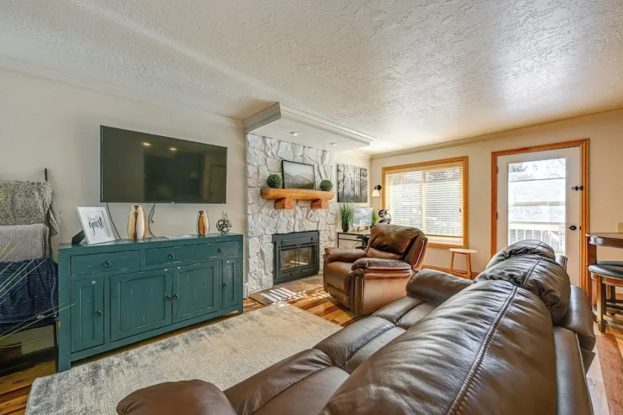 Walk to Giant Steps: Mtn Retreat w/ Hot Tub Access