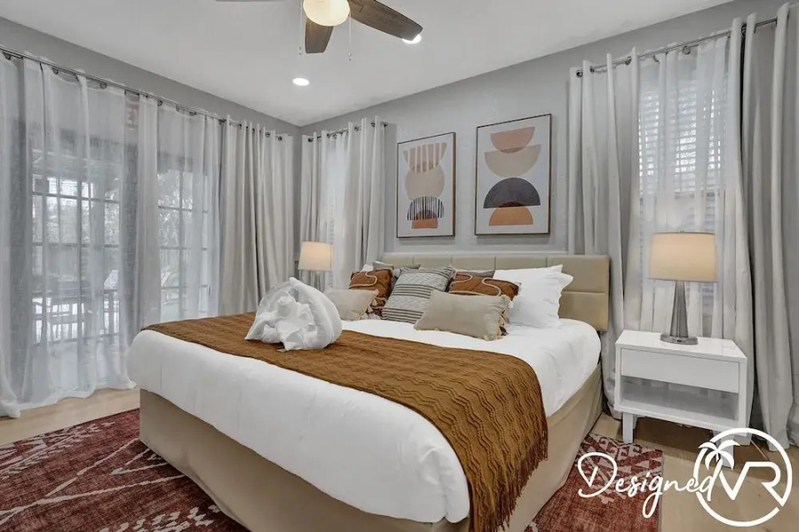 Modern Chic 7-BR with Pool & Gameroom