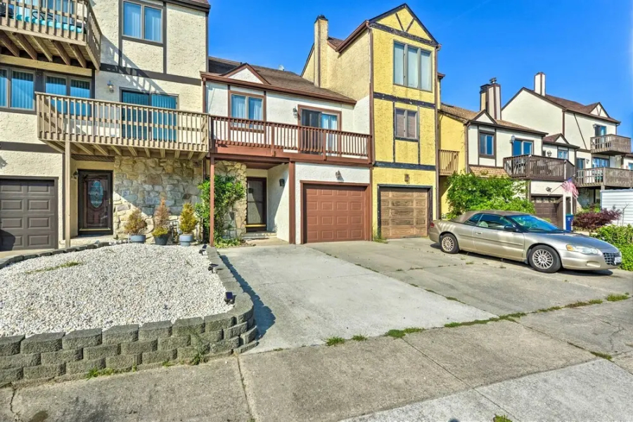 Brigantine Beach Block Townhome w/ 3 Balconies!