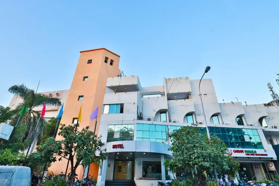 OYO 3975 Golden Star Country club