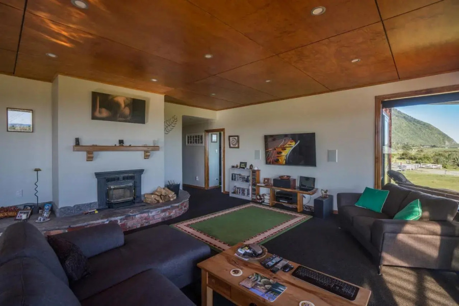 Kiwi Cabin and Homestay at Koru