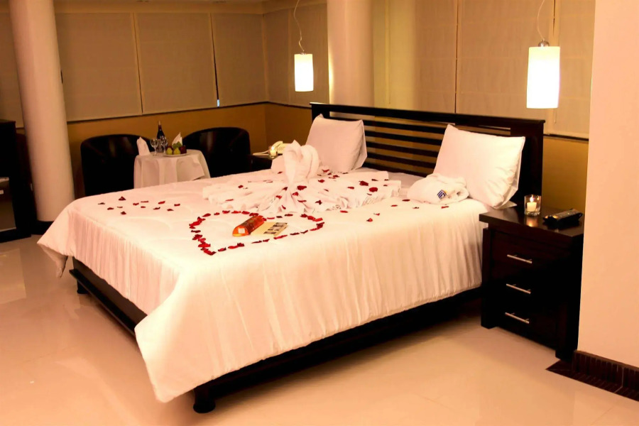 Laurents Deluxe Hotel