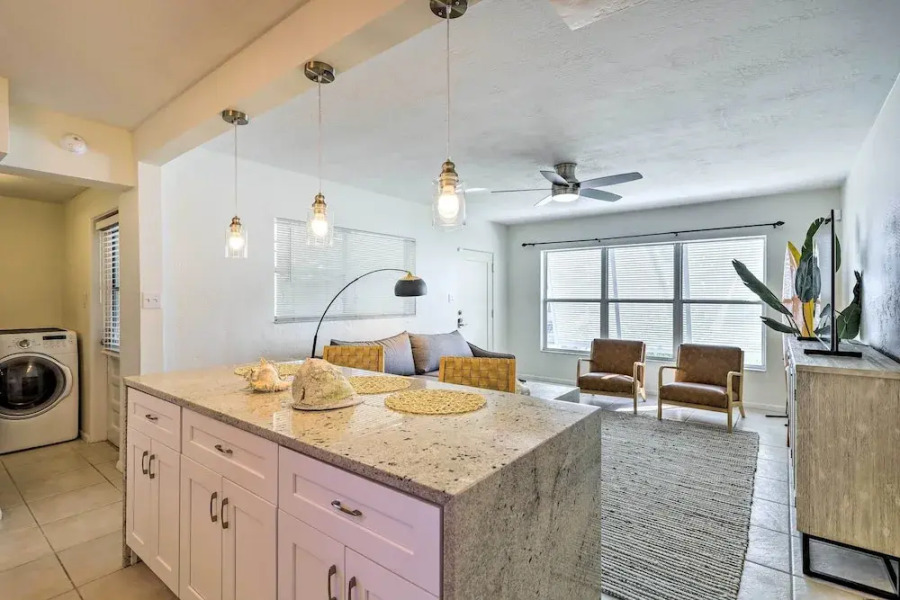 Cute & Cozy Florida Duplex: Walk to Beaches!