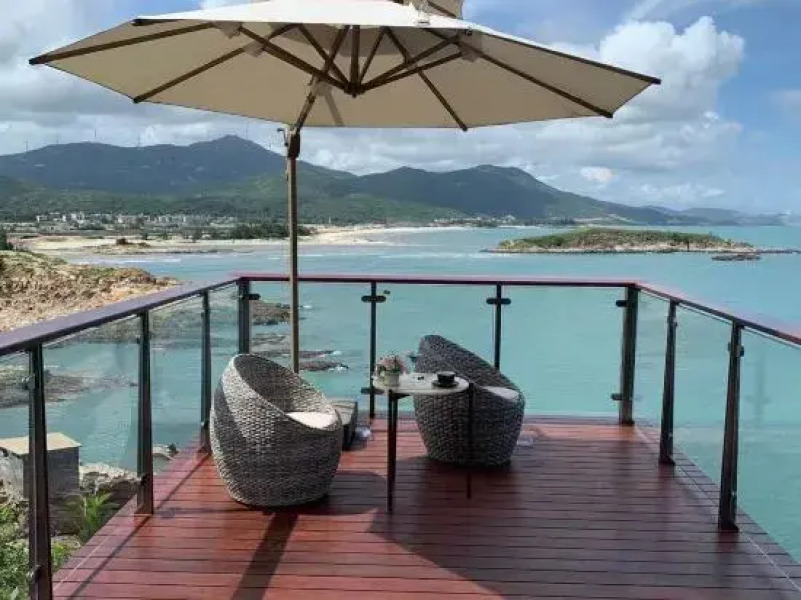 Watching the Sunrise Hotel on the Sea