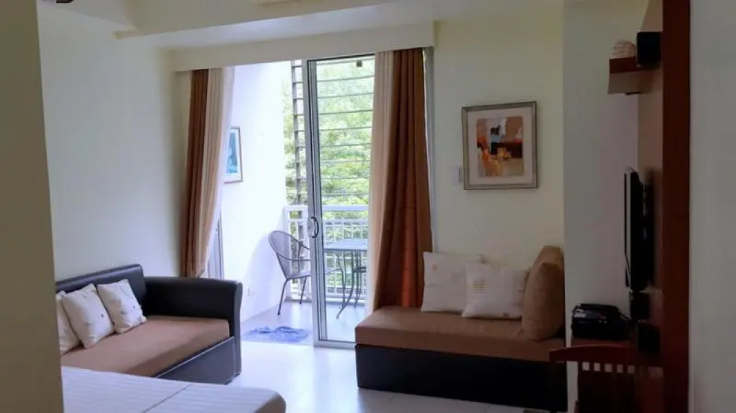 Pico De Loro - Myna B Studio