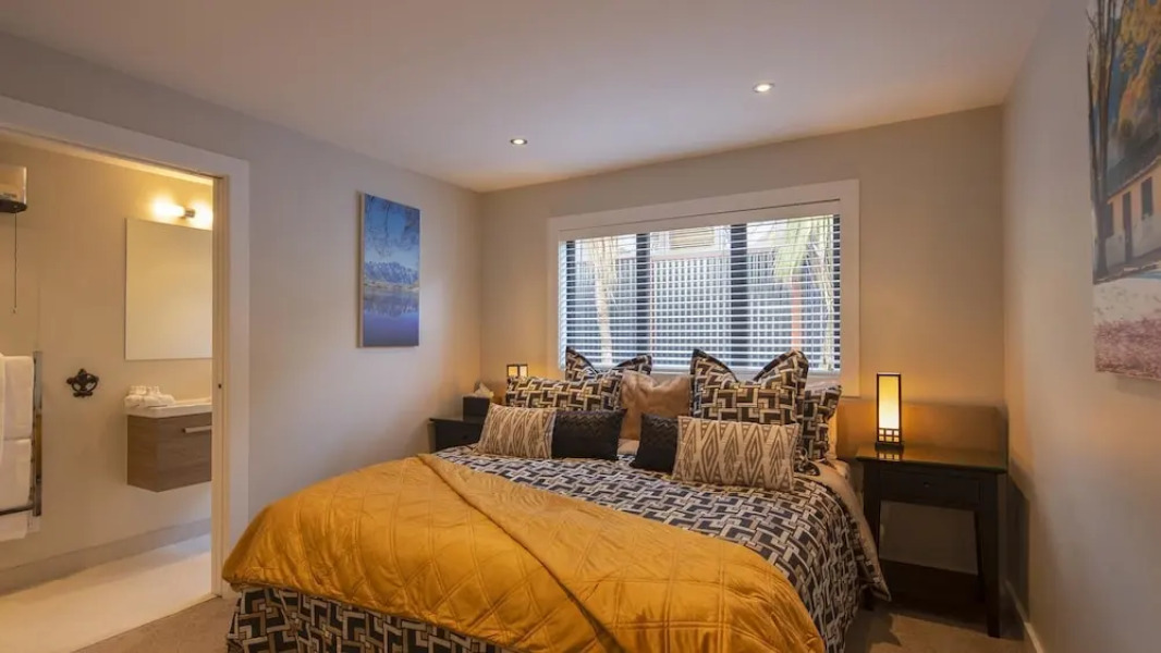 Kohanga Lakeside Villa