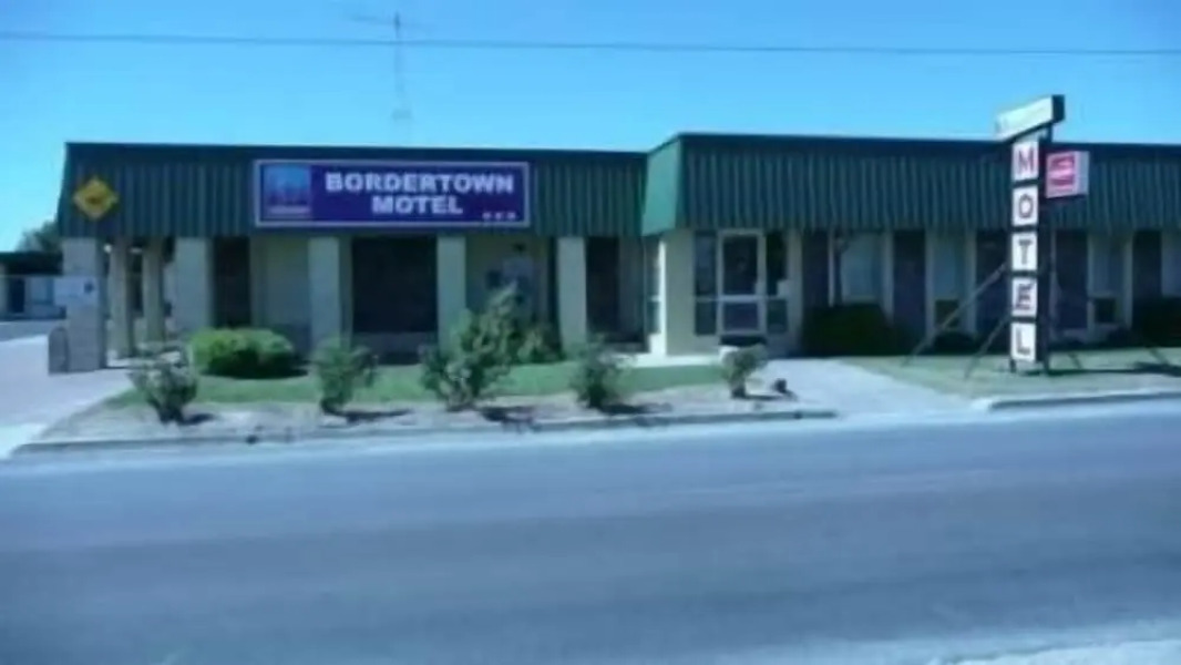 Bordertown Motel