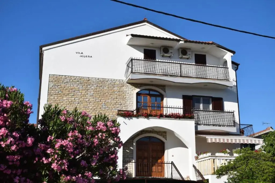 Vila Jelena - Apartment for 6 to 8 persons in Sv Filip i Jakov