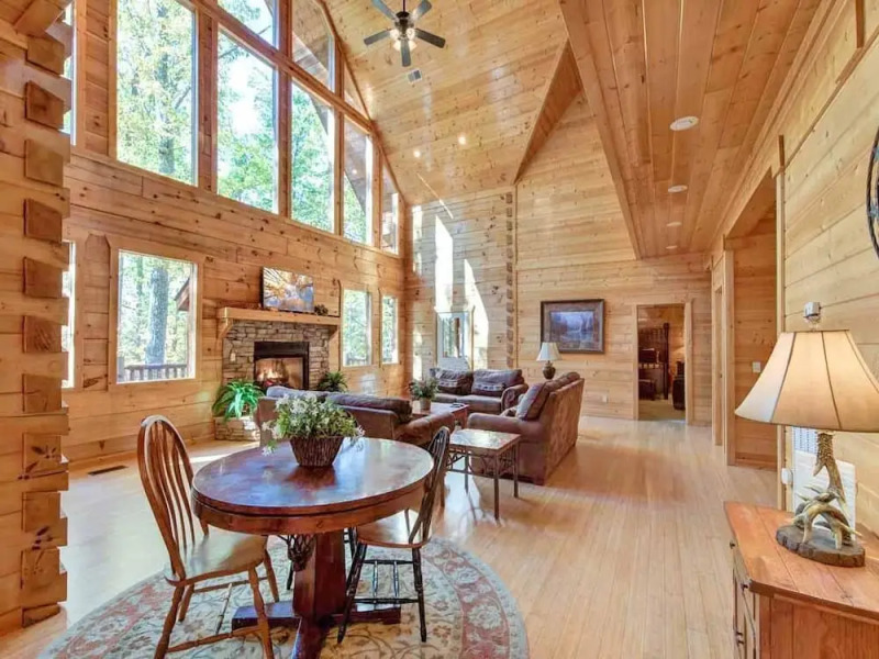 Unbridled Spirit 5 Bedroom Home with Hot Tub