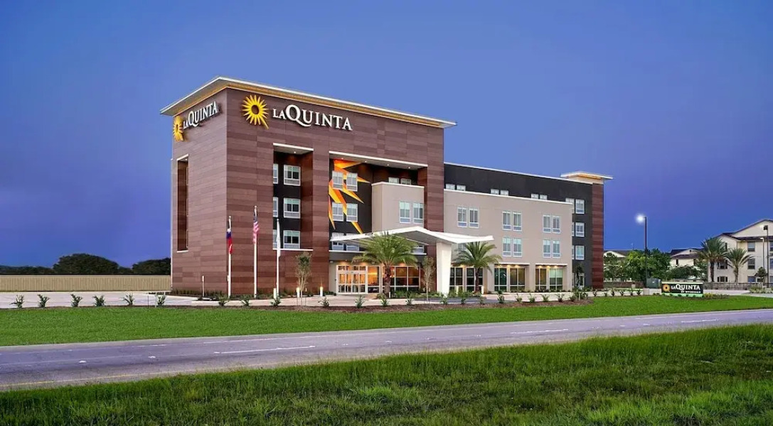 La Quinta Inn & Suites by Wyndham Texas City 45
