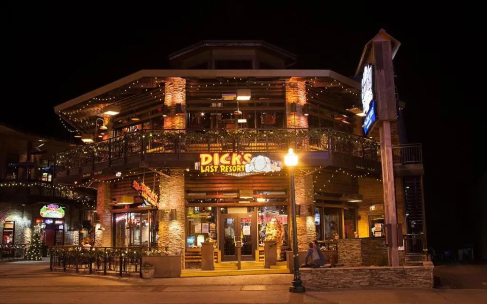 Live Laugh Love Pool Lodge