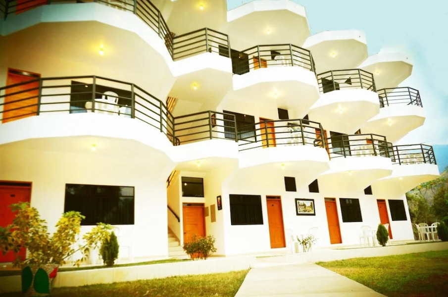 El Tirol Hotel y Piscinas