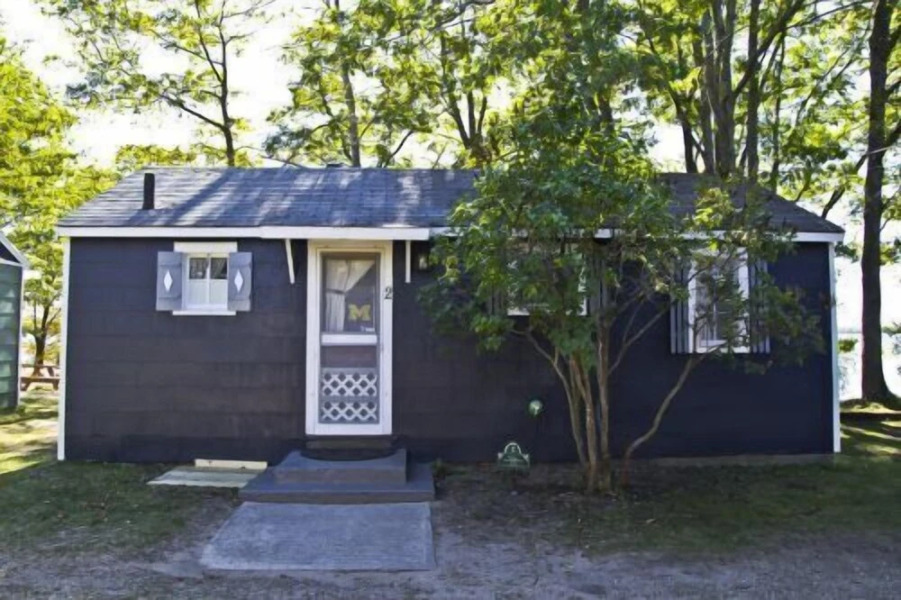 #2 - M Den 2 Bedroom Cabin by RedAwning