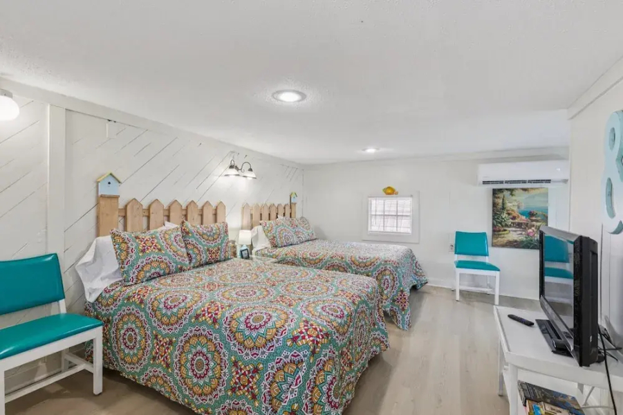 Dave's Last Resort - Poolside Cabin 4 1 Bedroom Hotel Room