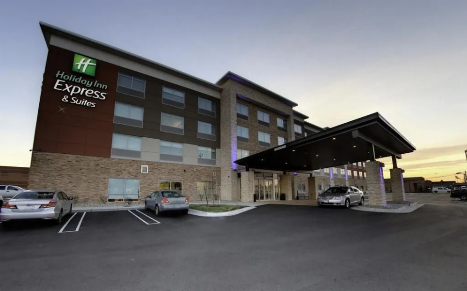 Holiday Inn Express & Suites Detroit Northwest Livonia