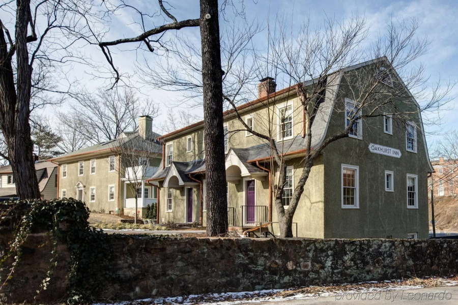 Oakhurst Inn at the University