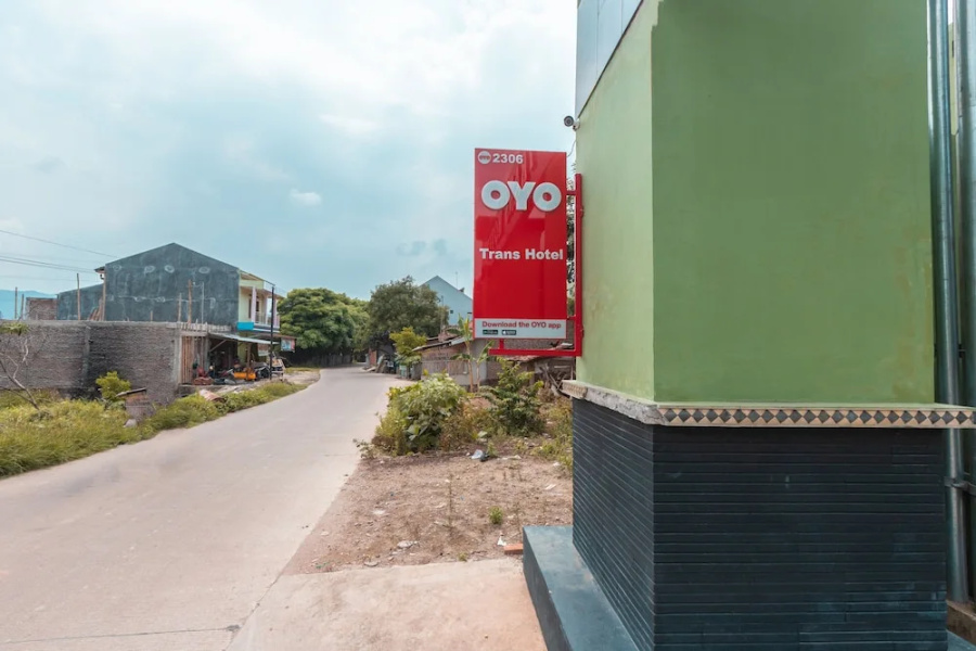 OYO 2306 Trans Hotel