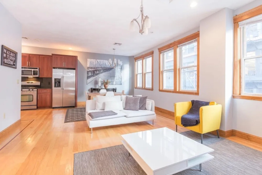 Huge 2 BR Apt in Heart of North End by Domio