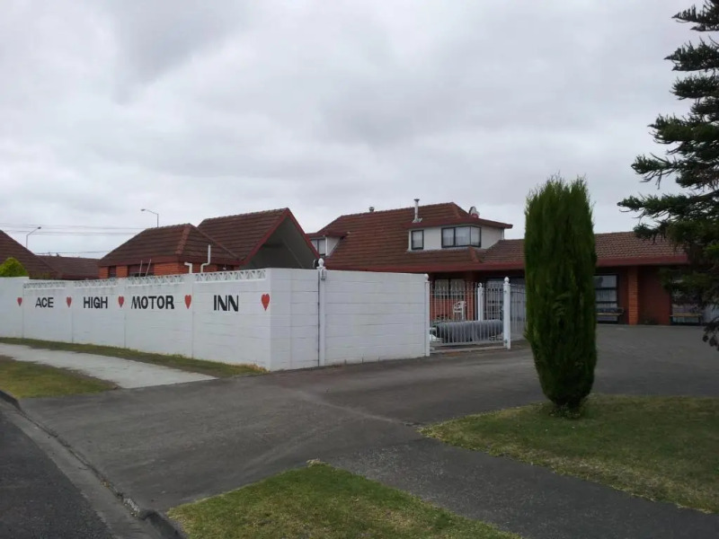 Ace High Motor Inn