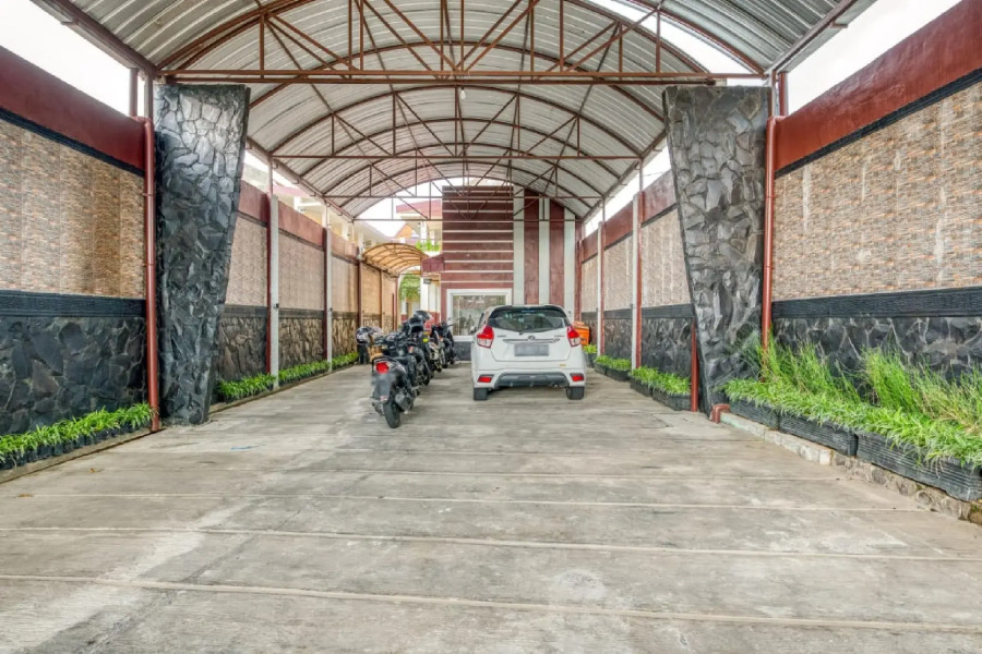 RedDoorz Syariah near Kebon Rojo Park Blitar