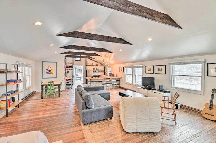 Chic Prattsville Studio w/ Private Hot Tub!