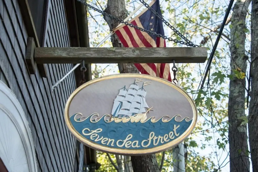 Seven Sea Street Inn