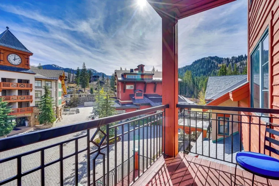 Ski-in/ Out Solitude Ski Village Condo w/ Hot Tub