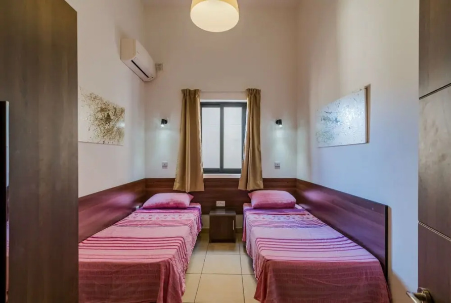 Getawaysmalta - Blue Harbour Seafront 3-bedroom Apartment in St Paul's Bay