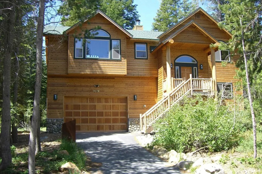 The River Rock Lodge Home 4 Bedrooms 3 Bathrooms Home