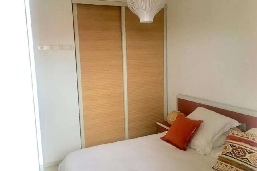 Appartement T2 avec piscine idéalement situé - aperçu mer