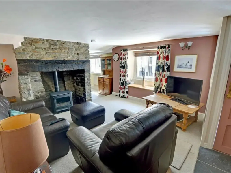 Cosy Holiday Home With an Enclosed Garden and Terrace in the Heart of Torrington