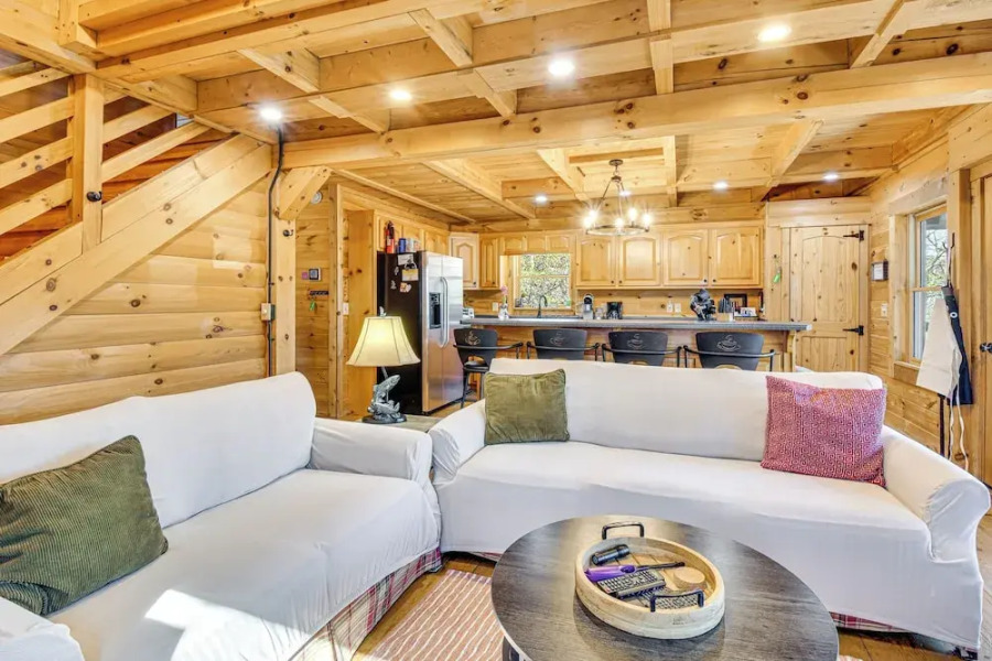 3 Mi to Dtwn Clayton: Cabin w/ Trail Access!