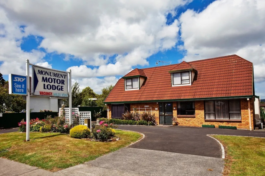 Papakura Monument Motor Lodge