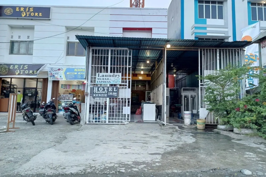 OYO 93485 Hotel Kenzie Sentani