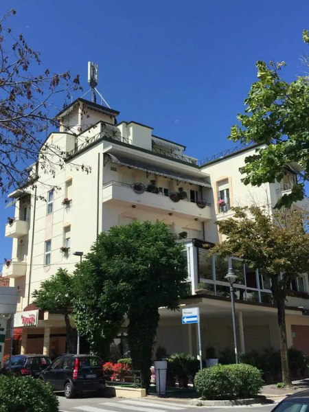 Hotel River