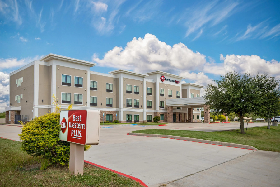 Best Western Plus Bay City Inn & Suites