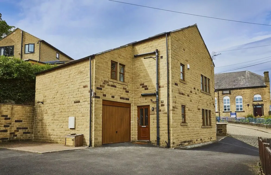 Lister's Nest Halifax Stunning Sleeps 12