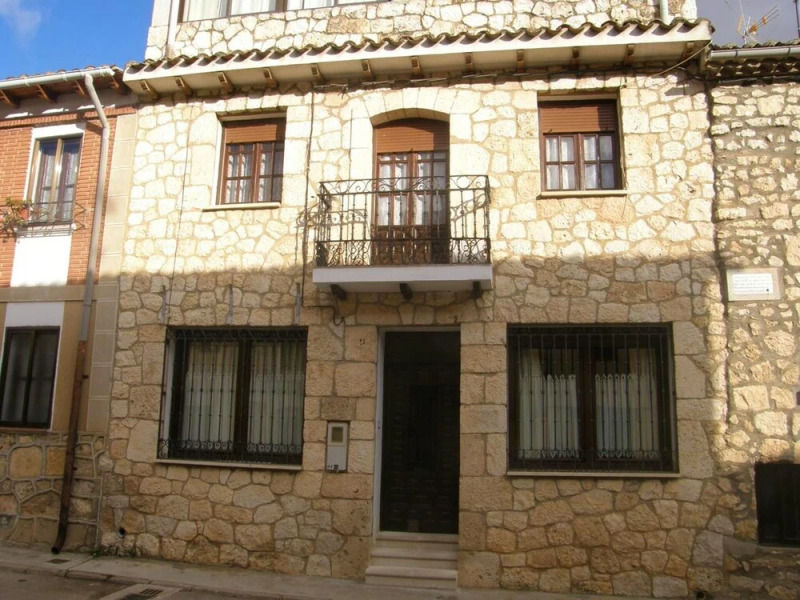 House With 5 Bedrooms in Baños de Valdearados, With Wonderful City View and Terrace