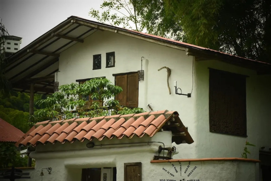 Viga Vieja el Arbol by Nomad Guru