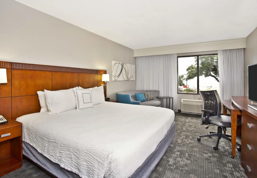 Courtyard by Marriott Gulfport Beachfront