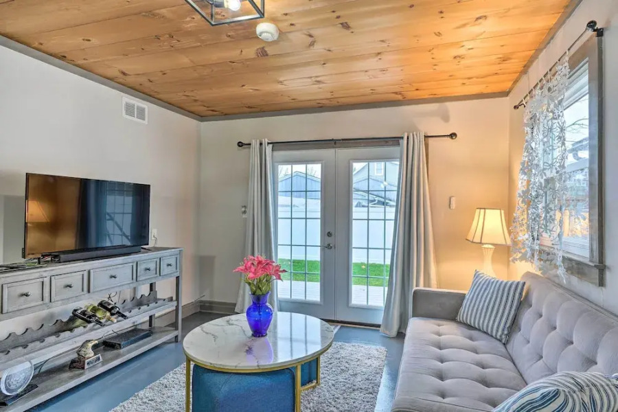 Bemus Point Vintage Suite w/ Soaking Tub & Kitchen