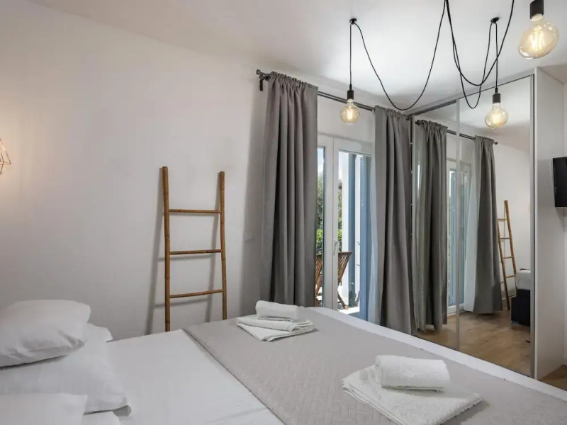 Modern Countryside Villa Near the Sea, Private Swimming Pool, Lovely Guesthouse