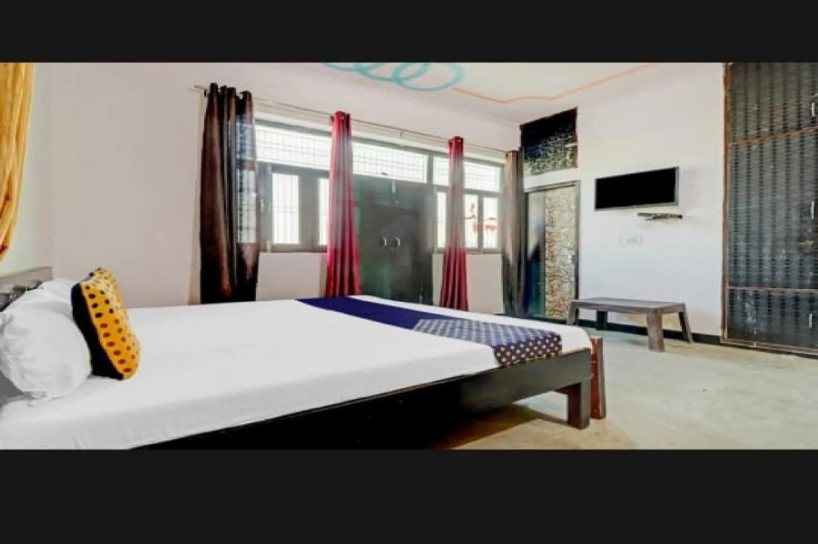 POP 84421 Hotel Hometown