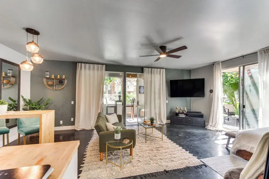 Near Golf: Indian Wells Studio w/ Pool Access