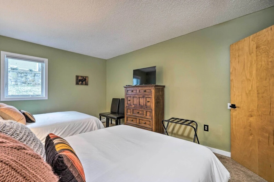 Cozy Ski-in/ski-out Condo on Magic Mountain