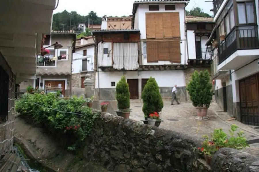 House With 3 Bedrooms in Guisando