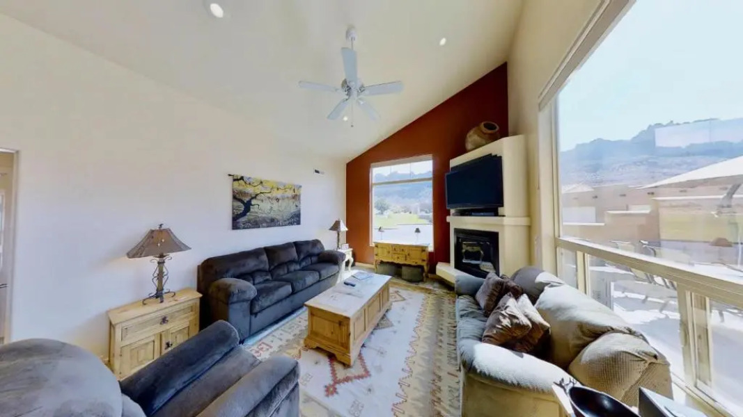 Grey Pearl Q3 by RedAwning